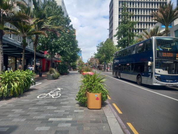 Trotoar di Auckland Auckland sangat menghargai pejalan kaki, makanya area trotoar dibuat lebar. (Foto: Gaib Maruto Sigit)