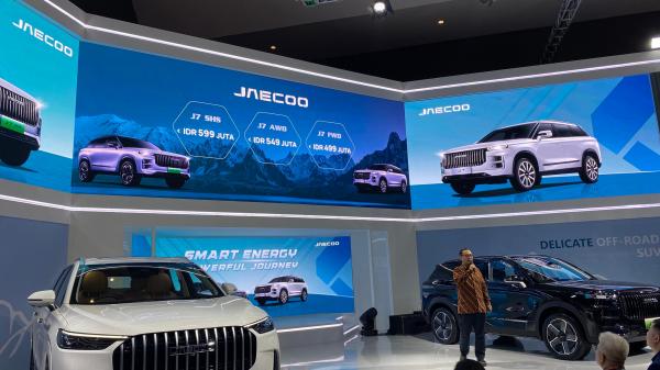 Daftar harga Jaecoo J7 yang diumumkan di IIMS 2025. (Foto: Muhamad Fadli Ramadan)