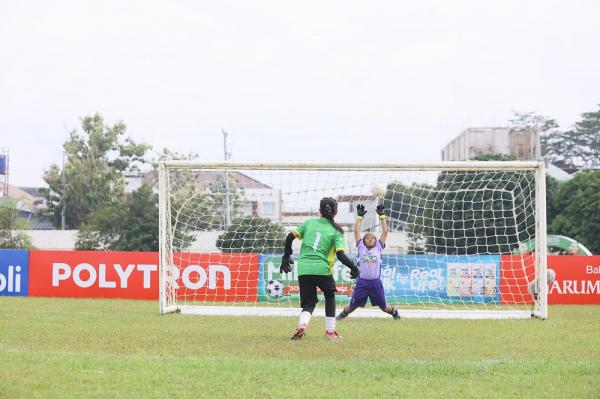 Pesepak Bola Muda Putri Berbakat Muncul di Milklife Soccer Challenge Semarang 2025