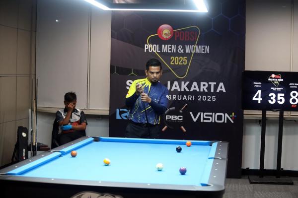 Atlet biliar Indonesia, Jefry Zen Atlet biliar Indonesia, Jefry Zen tampil apik pada POBSI Pool Men & Women Seri 1 Jakarta 2025 di Pro Biliard Center (PBC), Kebon Sirih, Jakarta Pusat pada Jumat (21/2/2025) malam. (Foto: MPI/Aziz Indra)