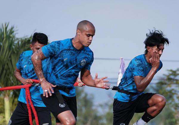 Playmaker Arema FC, William Marcilio (tengah). (Foto: MPI/