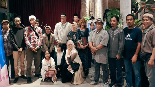 Para pelukis Para pelukis di pameran seni lukis Islam sambut Ramadhan 2025. (Foto: Istimewa)