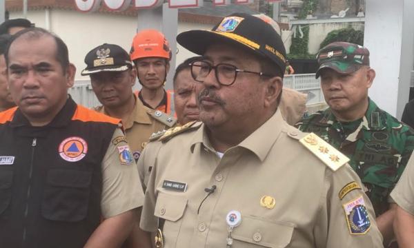 Wakil Gubernur Jakarta, Rano Karno Wakil Gubernur Jakarta, Rano Karno meninjau banjir di permukiman Kebon Pala, Kampung Melayu, Jakarta Timur, Senin (3/3/2025). (Foto: Jonathan Simanjuntak)