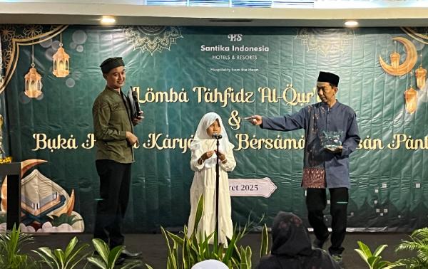 Hotel Santika Pandegiling Surabaya Lomba Hafidz Hotel Santika Pandegiling Surabaya menggelar Lomba Tahfidz Qur’an. (Foto: dok Hotel Santika)