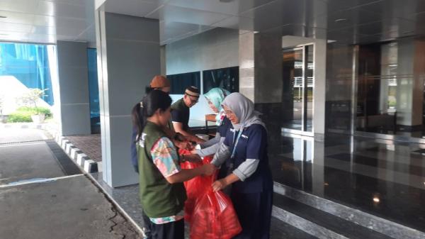 MNC Peduli dukung kegiatan Ramadhan MNC Peduli dukung kegiatan Ramadhan yang diadakan di Masjid Raudhatul Jannah Kebon Jeruk. (Foto: Ravie Wardani)