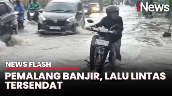 Hujan Deras Banjiri Pemalang, Jalan Terendam dan Lalu Lintas Terhambat | News Flash
