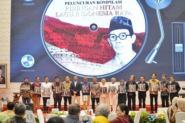 Perilisan vinyl Indonesia Raya Menteri Kebudayaan Fadli Zon bersama seniman, budayawan, musisi, dan perwakilan dari keluarga W.R. Supratman. (Foto: X)