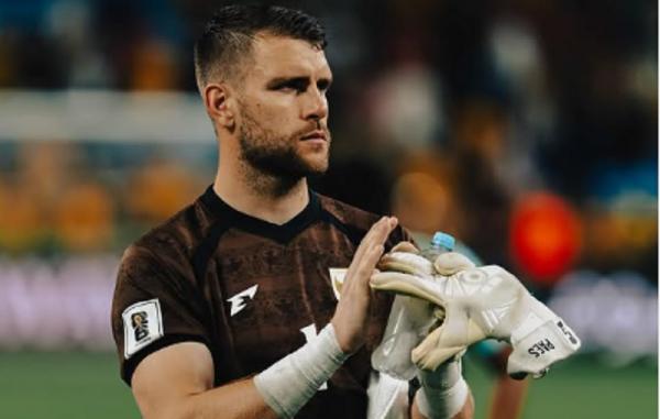 Maarten Paes Kiper Timnas Indonesia Maarten Paes memberikan peringatan tegas ke rekan setimnya jelang bentrok melawan Bahrain. (Foto: Instagram/maartenpaes)