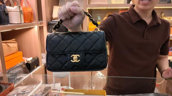 Tas Branded Salah satu tipe tas branded yang banyak diincar Gen Z untuk Lebaran 2025. (Foto: Naswa Amirah)