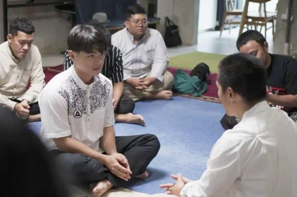 Steven wongso Steven Wongso resmi mualaf dibimbing Ustaz Felix Siauw. (Foto: Instagram)