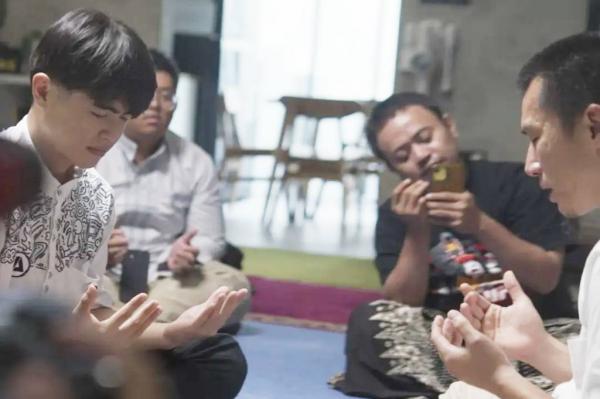 Steven Wongso Mualaf Steven Wongso memilih masuk Islam di bulan Ramadhan. (Foto: Instagram)