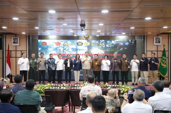 Penyerahan perkebunan kelapa sawit hasil penguasaan kembali. (Foto: dok Kejagung)