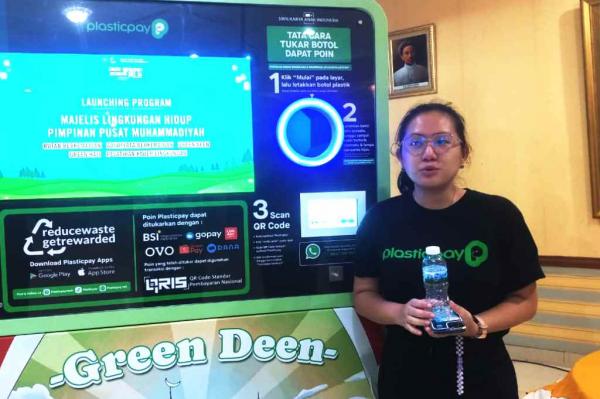 Reverse Vending Machine (RVM) Reverse Vending Machine (RVM) Plastic Pay (Foto: Komaruddin Bagja/iNews.id)