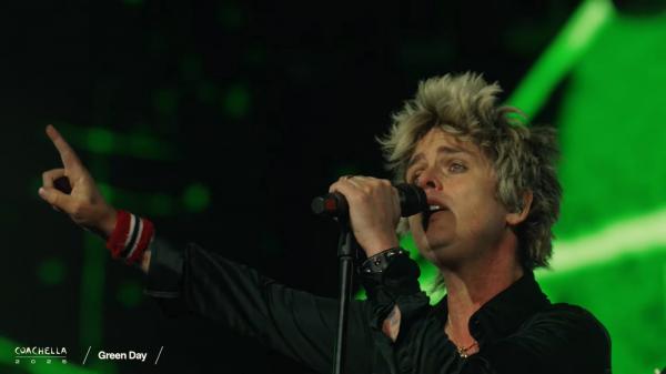 Green Day di Coachella 2025 Green Day memberi dukungan untuk Palestina di Coachella 2025. (Foto: Youtube)