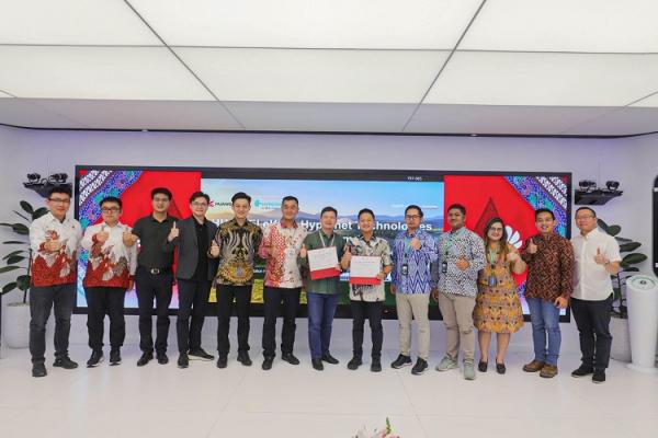 Hypernet Huawei Nota Kesepahaman Jajaran direksi Hypernet Technologies usai penandatanganan nota kesepahaman, di Huawei Indonesia Innovation Centre, Rabu (16/4/2025). (Foto: iNews Media Group/Aldhi Chandra Setiawan)