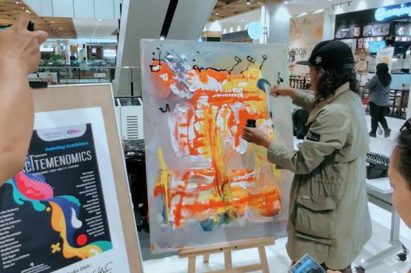 Live Painting bersama pelukis Edi Bonetski. (Foto: Istimewa)