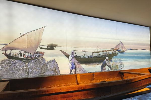 koleksi instalasi di al shindagha museum dubai Salah satu instalasi di Al Shindagha Museum yang menunjukkan Dubai masa lalu sebagai desa nelayan yang mengandalkan mutiara dan ikan sebagai sumber penghidupan. (iNews.id/Maria Christina Malau)