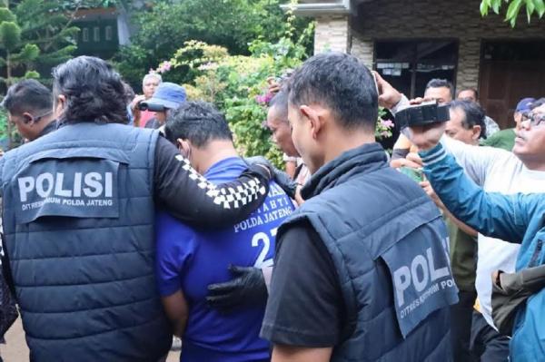 Tersangka S predator seksual asal Jepara Tersangka S (21) predator seksual asal Jepara saat ditangkap anggota Polda Jateng. (Foto: Polda Jateng)