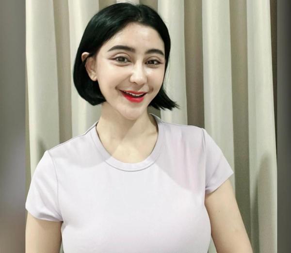 Wajah Uut Permatasari Wajah Uut Permatasari terbaru setelah melakukan operasi plastik di Korea Selatan. (Foto: Instagram)