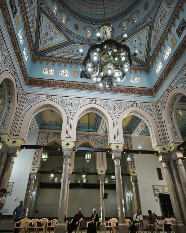 Masjid Jumeirah Dubai bergaya arsitektur Fatimiyah Masjid Jumeirah Dubai dibangun dengan gaya arsitektur Fatimiyah yang berasal dari Suriah dan Mesir. (iNews.id/Maria Christina Malau)