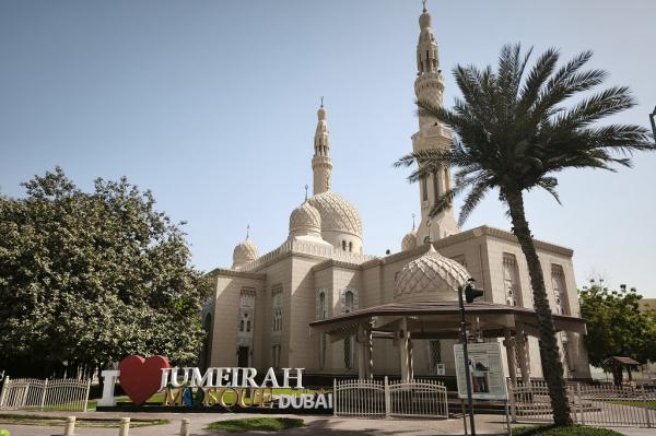 Masjid Jumeirah Dubai UEA Masjid Jumeirah Dubai, UEA. Masjid ini terbuka bagi non-Muslim dan simbol keterbukaan dan dialog lintas budaya. (iNews.id/Maria Christina Malau)