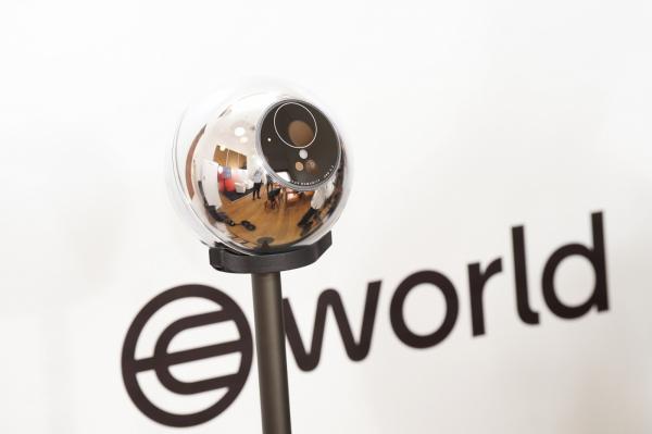 Worldcoin World App alat memverifikasi manusia dengan teknologi AI. (Foto: Istimewa)