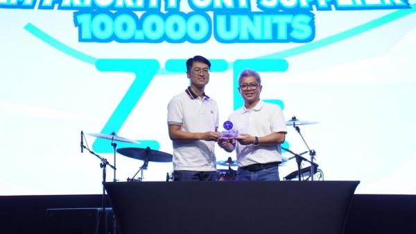 Jala Lintas Media 2 Chief Sales Office ZTE Steven Lee dan CEO JLM Victor Irianto. (Foto: dok JLM)