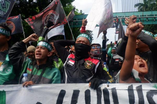 Demo Ojol 2 Massa ojol mulai memadati kawasan Patung Kuda, Silang Monas, Jakarta Pusat sejak pukul 11.00 WIB. (Foto: Isra Triansyah)