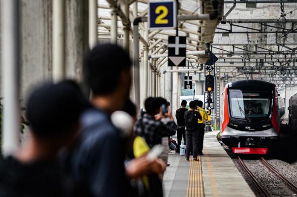 Tawuran Warga di Manggarai Dibubarkan, Perjalanan KRL Berangsur Normal