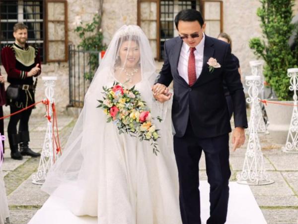 Adik Ahok menikah Adik Ahok, Fifi Lety Tjahaja Purnama, menikah di usia 56 tahun. (Foto: Instagram)