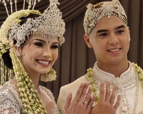 Saksi nikah Al Ghazali Saksi nikah Al Ghazali dan Alyssa Daguise adalah Menteri Perindustrian Agus Gumiwang. (Foto: Instagram)