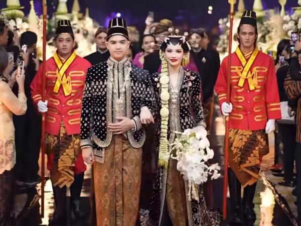 Ngunduh mantu Al dan Alyssa Ngunduh mantu Al Ghazali dan Alyssa Daguise. (Foto: Instagram)