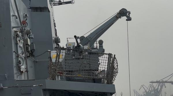 Perahu di HMS Richmond HMS Richmond mempunyai perahu yang mampu hingga kecepatan 30 knot untuk menghadapi ancaman jarak dekat, pemeriksaan dan pengamanan kapal musuh di tengah laut. (Foto: Riyan Rizki Roshali)