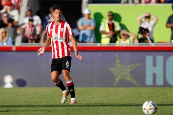 Kapten Brentford, Christian Norgaard Kapten Brentford, Christian Norgaard, dikabarkan bakal hijrah ke Arsenal. (Foto: IG @cnoergaard19)