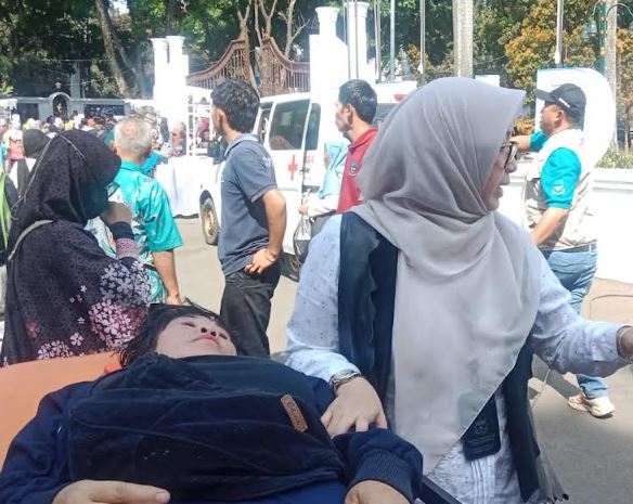 Pesta pernikahan maut Belasan orang pingsan dan tiga tewas dalam tragedi pesta rakyat pernikahan putra Gubernur Jabar Dedi Mulyadi di Kabupaten Garut, Jumat (18/7/2025). (Foto: iNews)