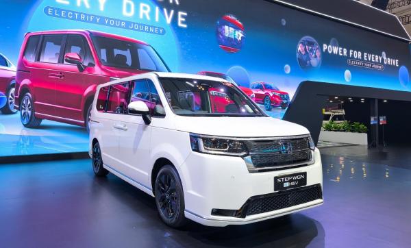 Honda STEP WGN E HEV