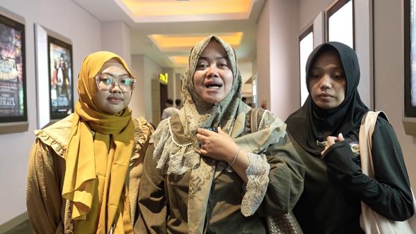 Penonton nobar film Lyora Penonton nobar film Lyora: Penantian Buah Hati di Cibinong City Mall. (Foto: Istimewa)