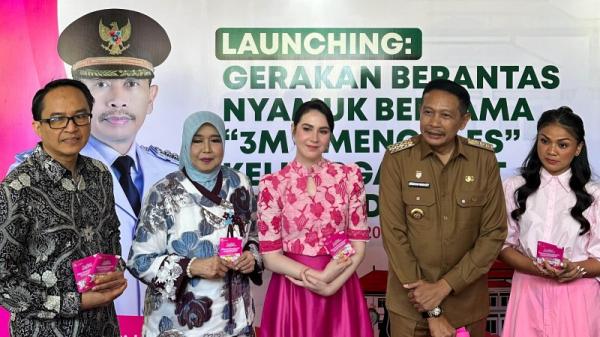 program Gerakan Berantas Nyamuk Bersama 3M+ Ketua TP PKK Provinsi Jawa Timur Arumi Bachsin turut menghadiri peluncuran program Gerakan Berantas Nyamuk Bersama 3M+ Mengoles: Keluarga Sehat dan Bebas DBD. (Foto: dok Soffell)