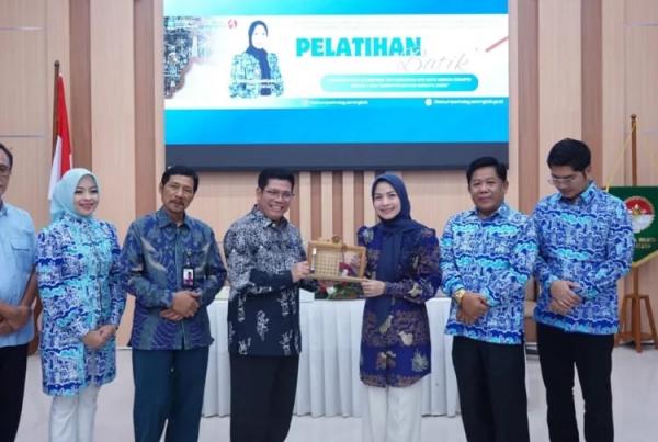 Pemkab Serang pelatihan dan sertifikasi Pemkab Serang membuka pelatihan batik dan sertifikasi kompetensi pengrajin. (Foto: dok Pemkab Serang)