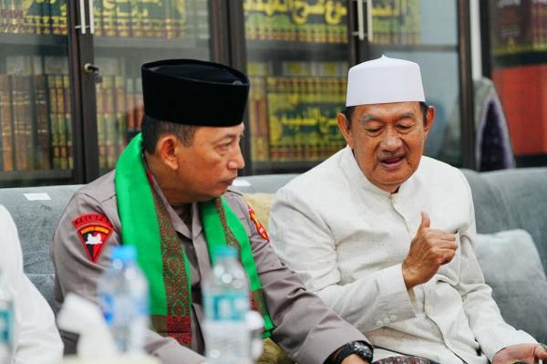 Kapolri Temui Gus Ubed di Ponpes Langitan Tuban, Jaga Silaturahmi dengan Ulama