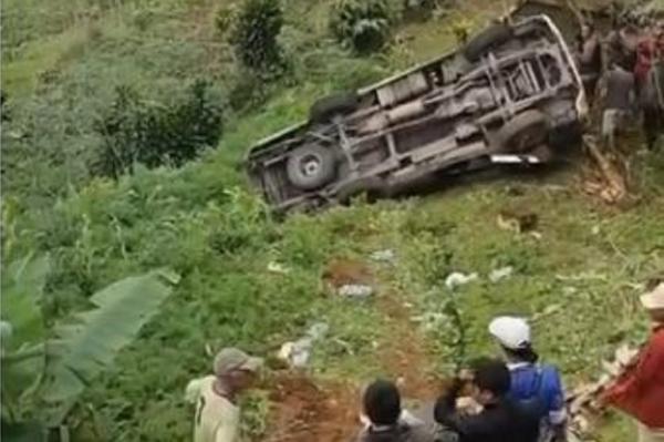 Kecelakaan di Banjarnegara, Minibus Elf Rombongan Guru MAN 2 Tegal Masuk Jurang 15 Meter