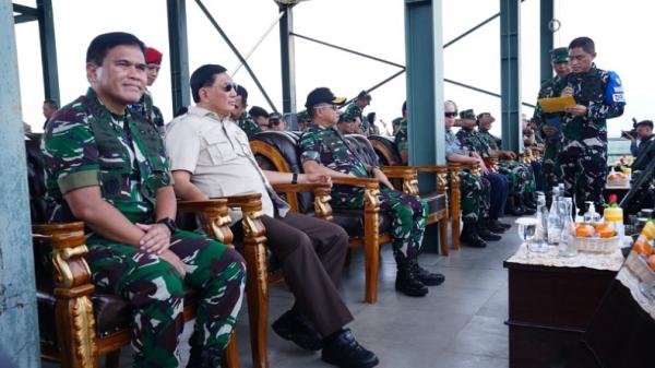 Panglima TNI dan Menhan Panglima TNI Jenderal TNI Agus Subiyanto dan Menteri Pertahanan (Menhan) Sjafrie Sjamsoeddin
