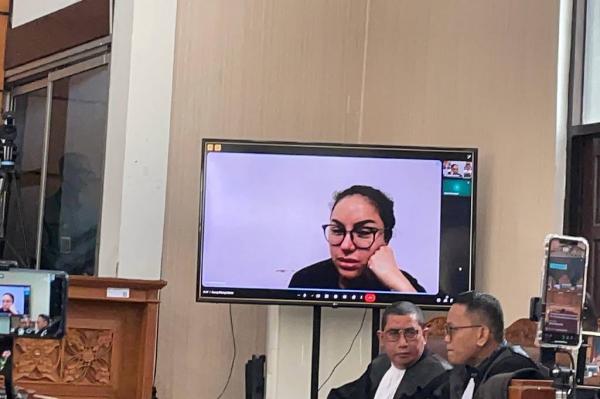 Nikita Mirzani sakit gigi. (Foto: Ravie Wardani)