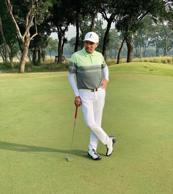 Sahroni main golf Ahmad Sahroni main golf. (Foto: X)