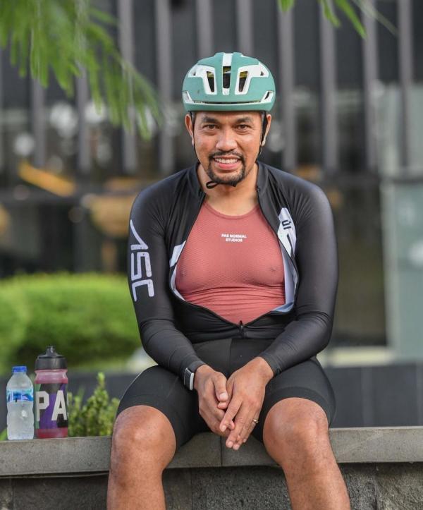 Sahroni setelah gowes OOTD Sahroni setelah gowes. (Foto: Instagram)