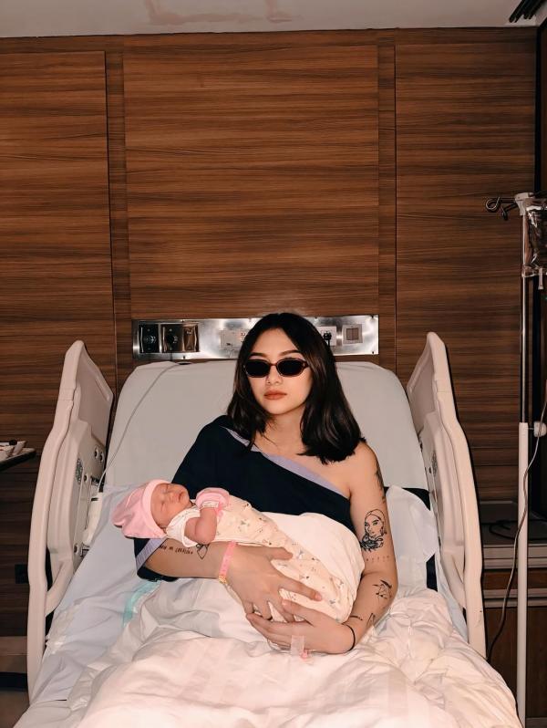 Beby Leonardo Beby Leonardo usai melahirkan anak kedua. (Foto: Instagram)