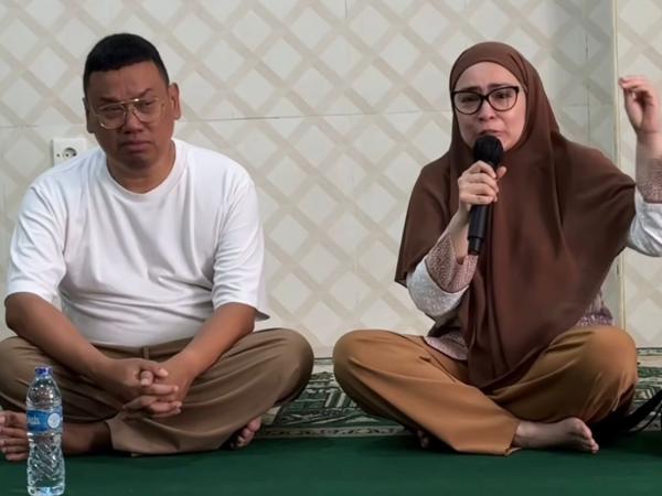Astrid Kuya menangis Astrid Kuya menangis rumahnya dijarah massa. (Foto: Instagram)