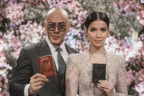 Pasangan Deddy Corbuzier dan Sabrina Chairunnisa. (Foto: Instagram)