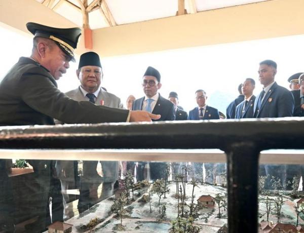 Presiden Prabowo Subianto saat mengunjungi Museum Presiden Prabowo Subianto saat mengunjungi Museum Pengkhianatan PKI usai Upacara Hari Kesaktian Pancasila, Rabu (1/10/2025). (Foto: Sekretariat Presiden)