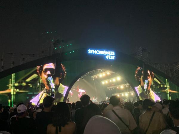 Hindia di Synchronize Fest 2025 Hindia di Synchronize Fest 2025. (Foto: Ravie Wardani)